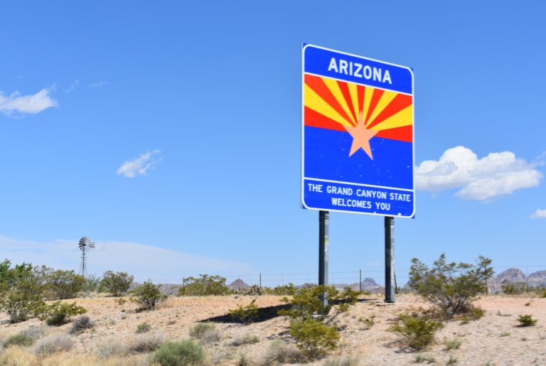 Arizona welcome sign at the state border